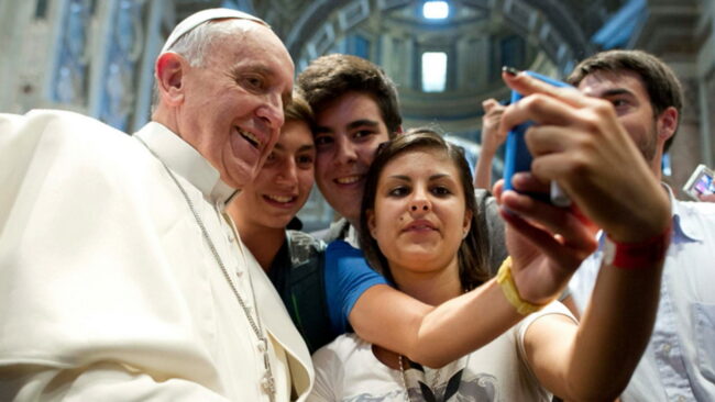 selfie-pope-francis-01_resize