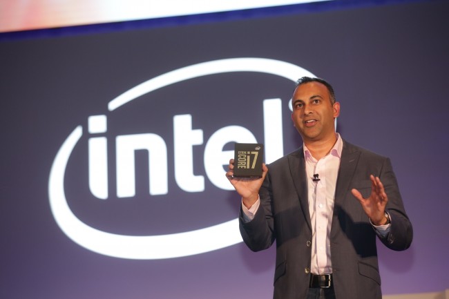 Navin Shenoy discusses the benefits of the Intel® Core™ i7 Extreme Edition processor for gaming and content creation. At Computex 2016, Intel showcases how boundaries of computing are expanding as billions of smart and connected devices deliver new experiences, data-rich services and breakthrough insights. Computex is May 31 to June 4, 2016, in Taipei, Taiwan. (Credit: Intel Corporation)