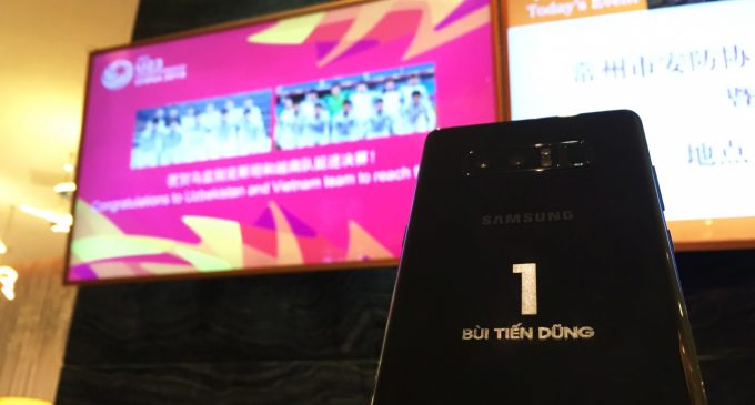 Samsung Vina tặng mỗi thành viên đội tuyển U23 Việt Nam một Galaxy Note8 và một Gear S3 Frontier