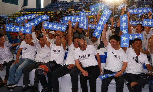 Uber tổ chức xe đưa 1.500 tài xế đối tác về quê ăn Tết