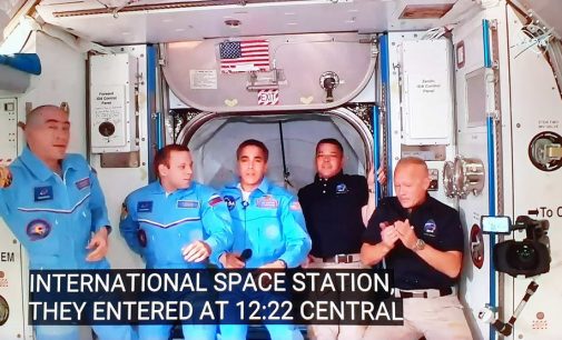 Hai phi hành gia Crew Dragon vào Trạm Không gian ISS