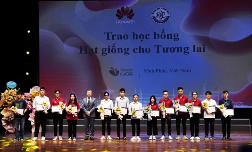 Huawei trao tặng 50 suất học bổng cho sinh viên tài năng ở Việt Nam