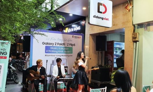 Hàng trăm máy Galaxy Z5 Series đầu tiên đã đến tay người dùng tại Di Động Việt trong tối mở bán sớm